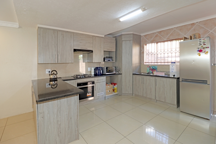 4 Bedroom Property for Sale in Broadacres Gauteng