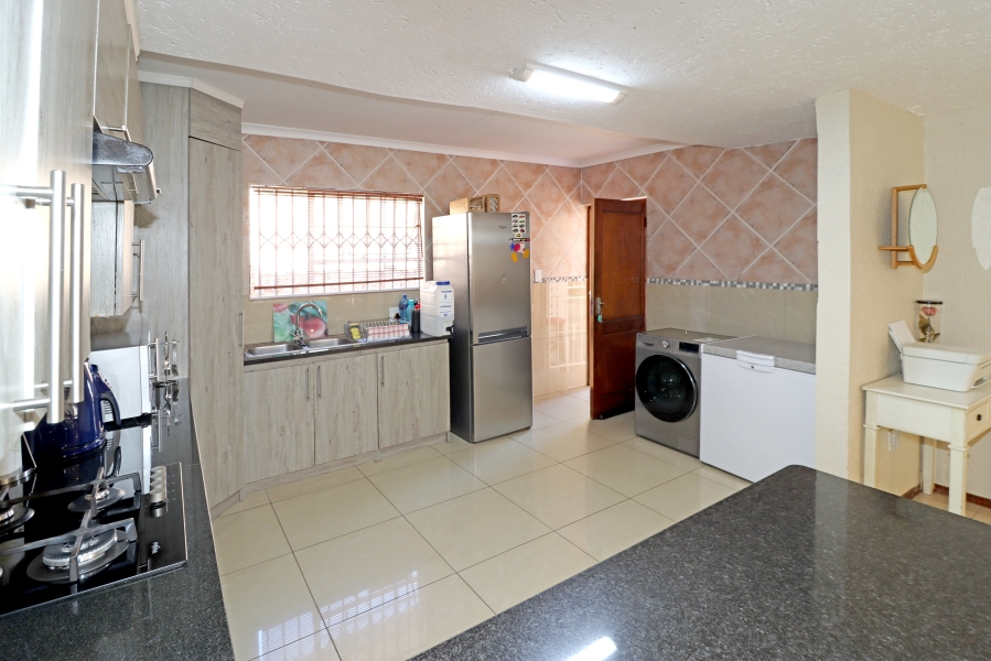 4 Bedroom Property for Sale in Broadacres Gauteng