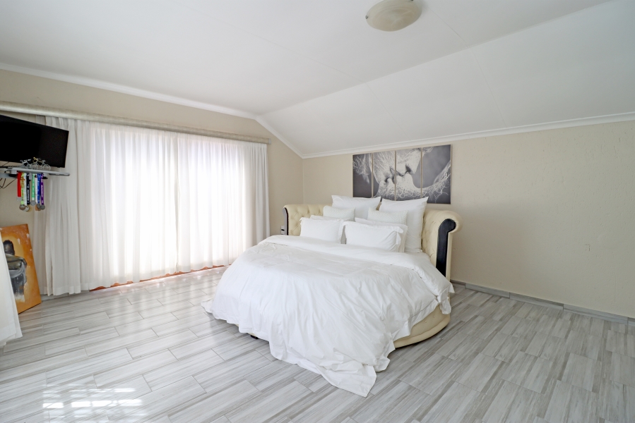 4 Bedroom Property for Sale in Broadacres Gauteng