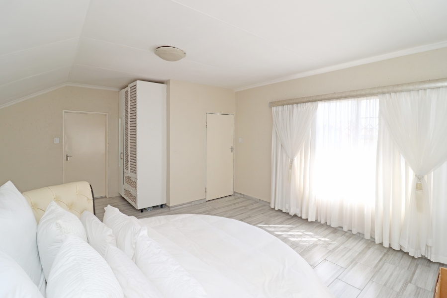 4 Bedroom Property for Sale in Broadacres Gauteng