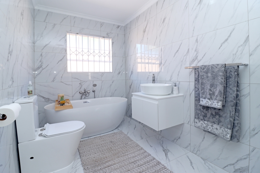 4 Bedroom Property for Sale in Broadacres Gauteng