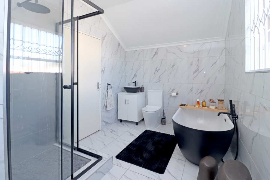 4 Bedroom Property for Sale in Broadacres Gauteng