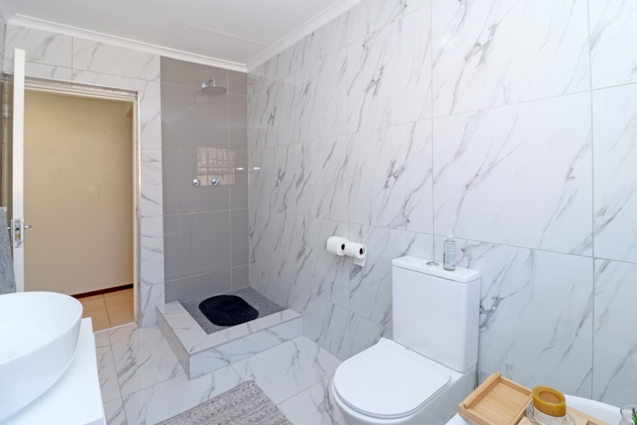 4 Bedroom Property for Sale in Broadacres Gauteng