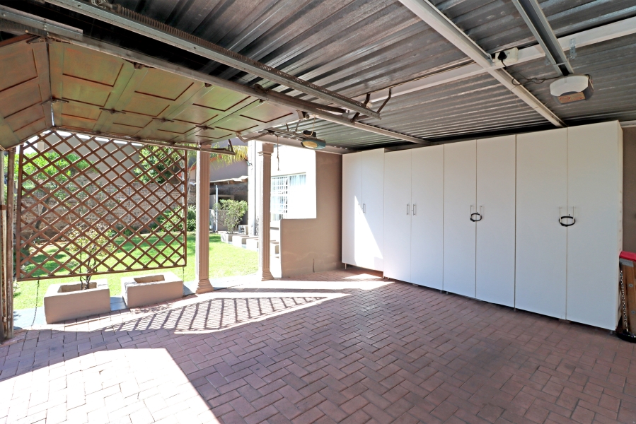 4 Bedroom Property for Sale in Broadacres Gauteng