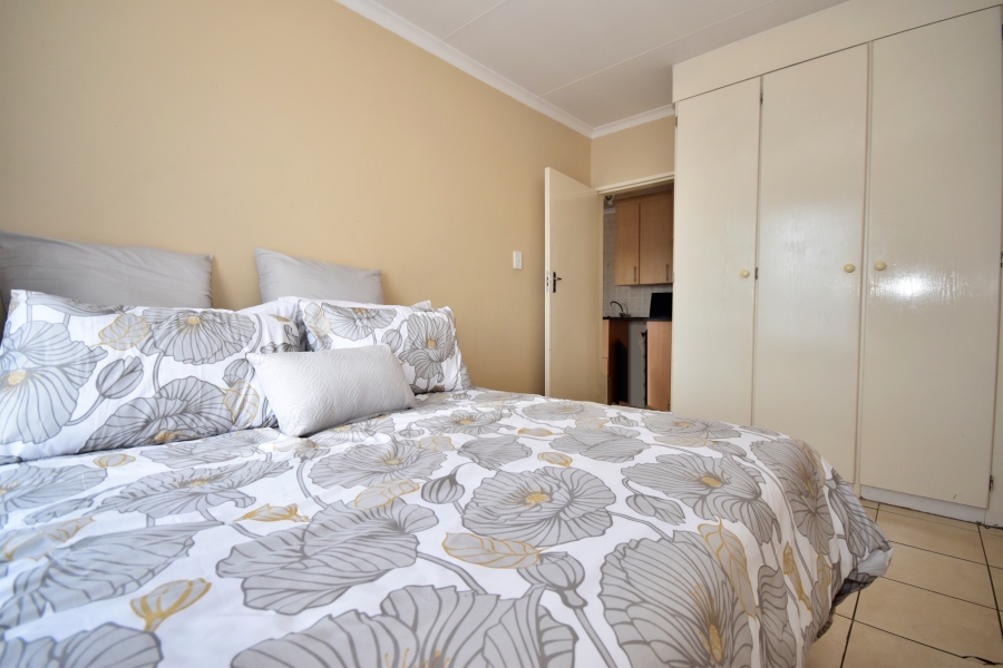 2 Bedroom Property for Sale in Sonneglans Gauteng