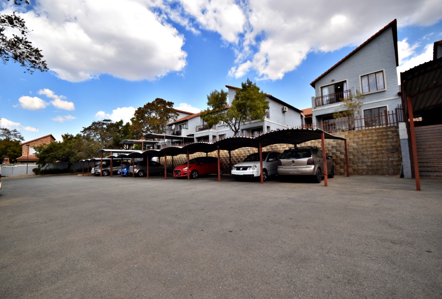 2 Bedroom Property for Sale in Sonneglans Gauteng