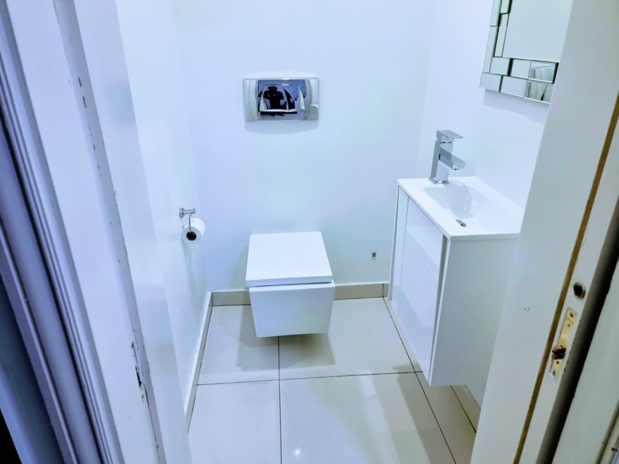 1 Bedroom Property for Sale in Sandown Gauteng