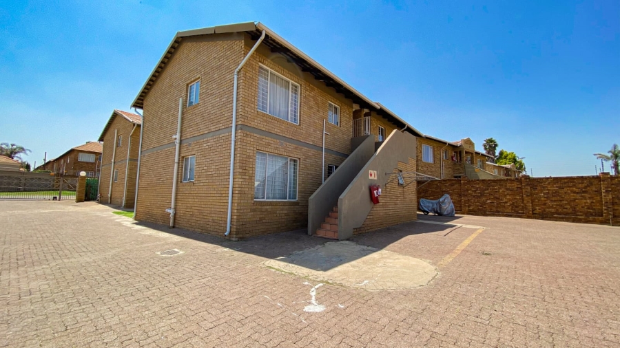 2 Bedroom Property for Sale in Kenleaf Gauteng
