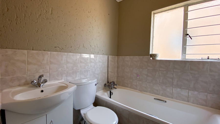 2 Bedroom Property for Sale in Kenleaf Gauteng