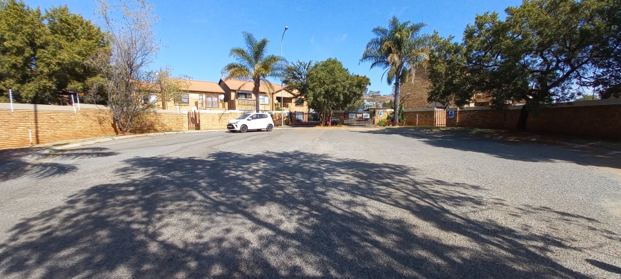 2 Bedroom Property for Sale in Willowbrook Gauteng