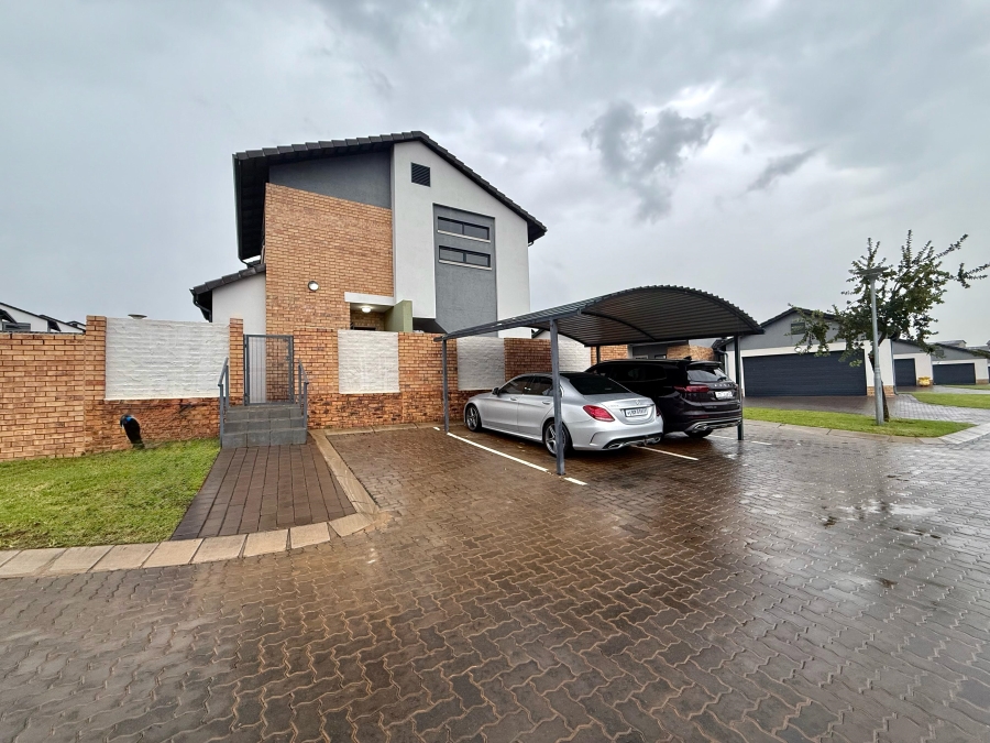 3 Bedroom Property for Sale in Amberfield Gauteng