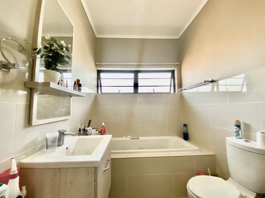 3 Bedroom Property for Sale in Amberfield Gauteng