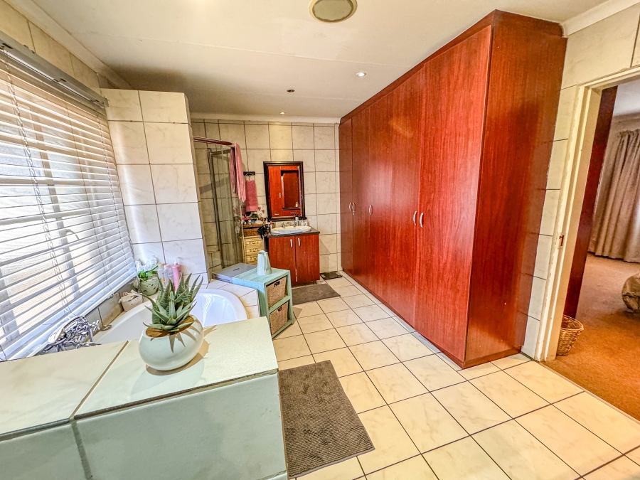 27 Bedroom Property for Sale in Lanseria Gauteng
