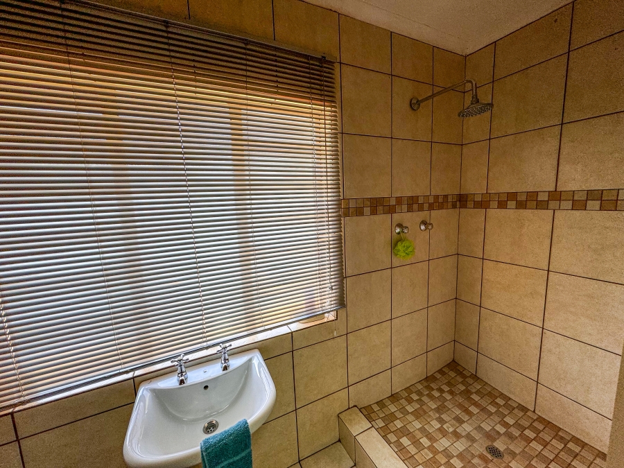 27 Bedroom Property for Sale in Lanseria Gauteng