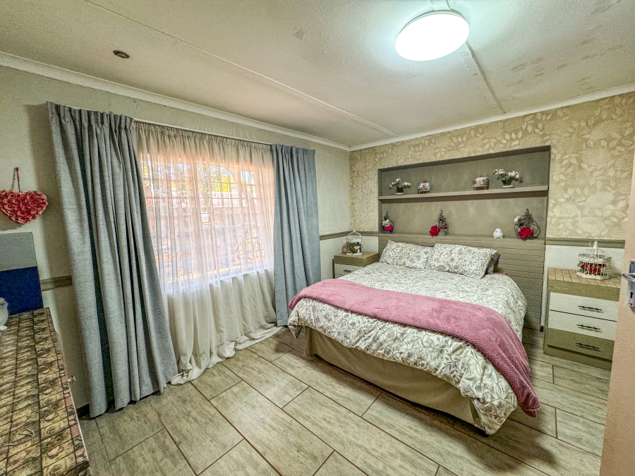 27 Bedroom Property for Sale in Lanseria Gauteng