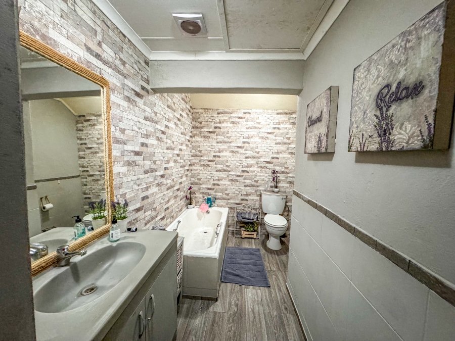 27 Bedroom Property for Sale in Lanseria Gauteng