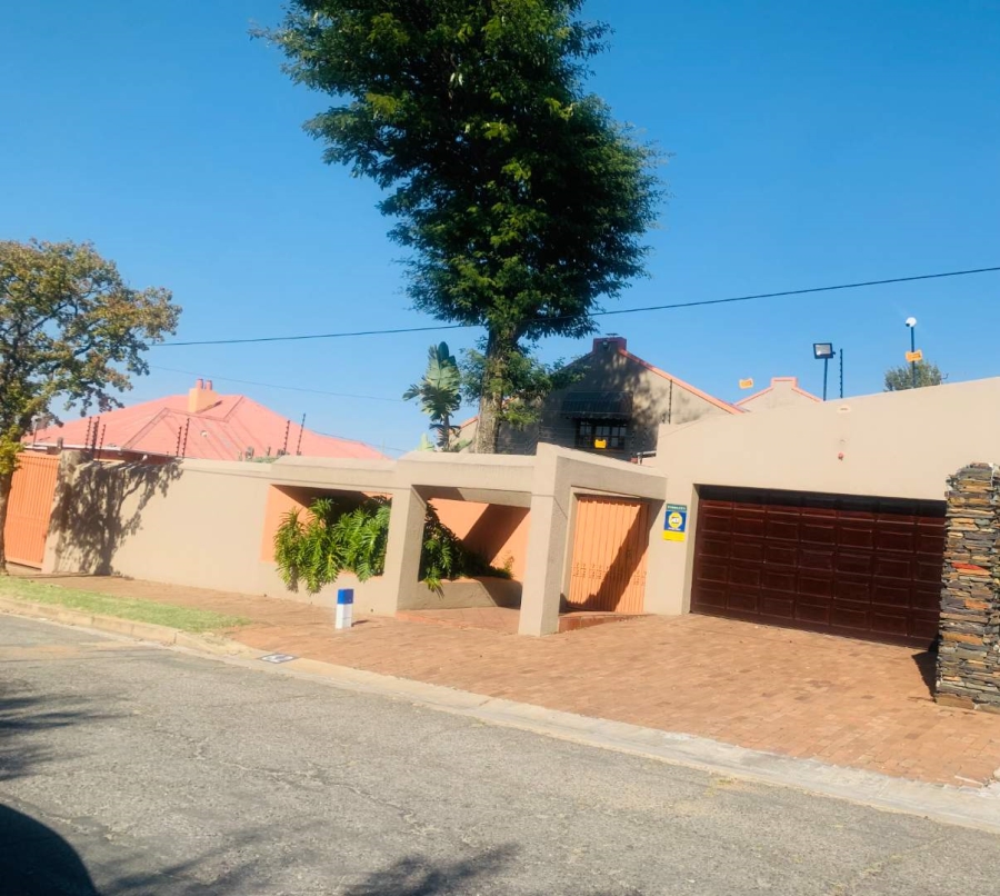 To Let 4 Bedroom Property for Rent in Kensington Gauteng