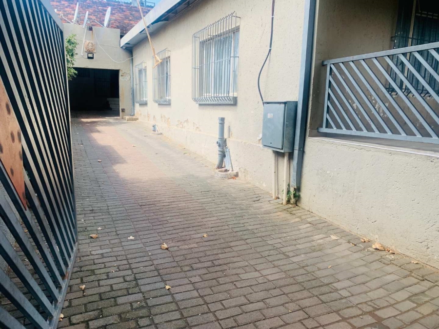 13 Bedroom Property for Sale in Bezuidenhout Valley Gauteng