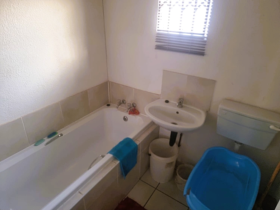 2 Bedroom Property for Sale in Palm Springs Gauteng