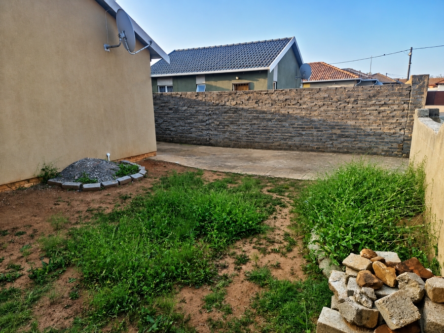 2 Bedroom Property for Sale in Palm Springs Gauteng