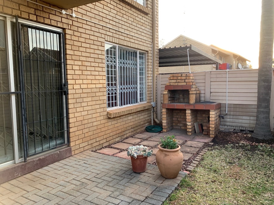 2 Bedroom Property for Sale in Willow Park Manor Gauteng