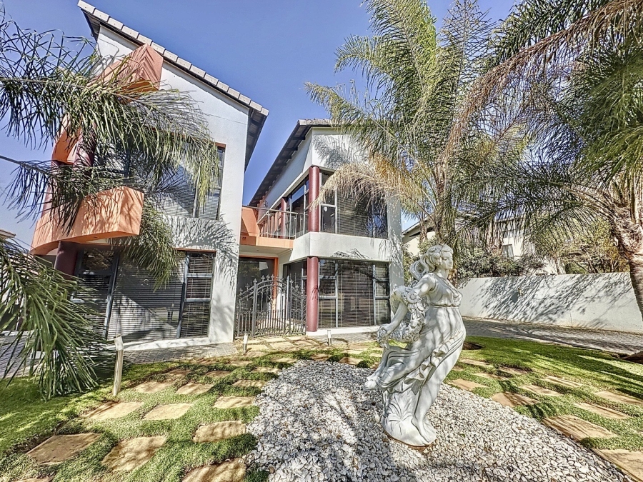 To Let 3 Bedroom Property for Rent in Silverwoods Country Estate Gauteng