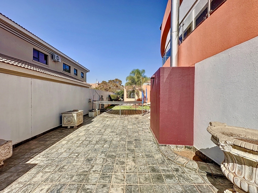 To Let 3 Bedroom Property for Rent in Silverwoods Country Estate Gauteng