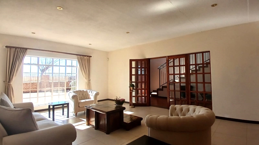 5 Bedroom Property for Sale in Golf Park Gauteng