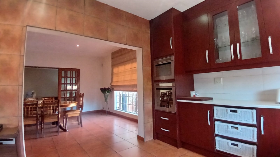 5 Bedroom Property for Sale in Golf Park Gauteng