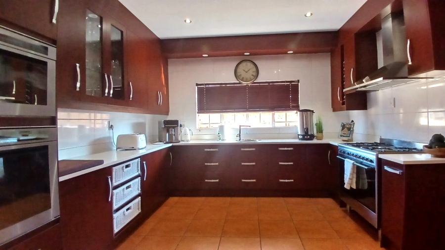 5 Bedroom Property for Sale in Golf Park Gauteng