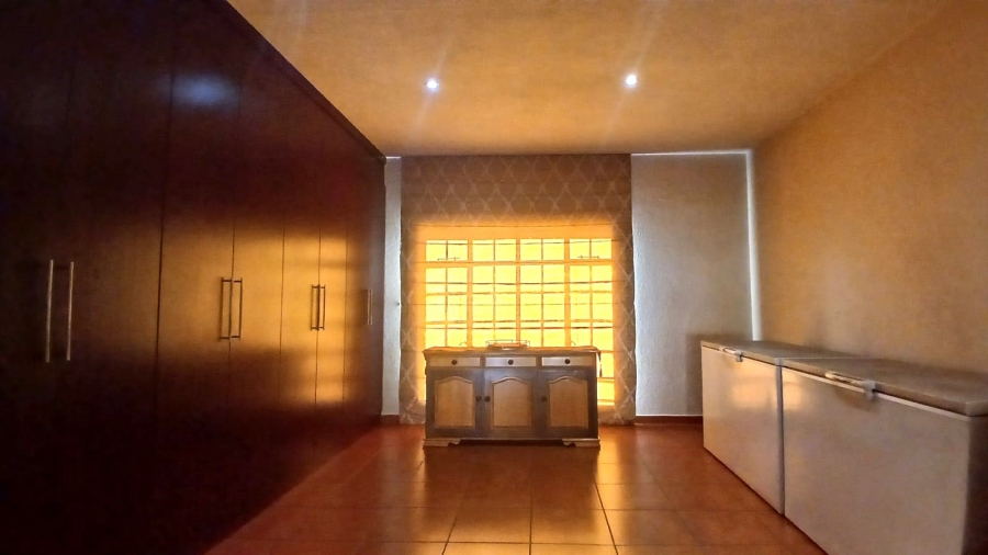 5 Bedroom Property for Sale in Golf Park Gauteng