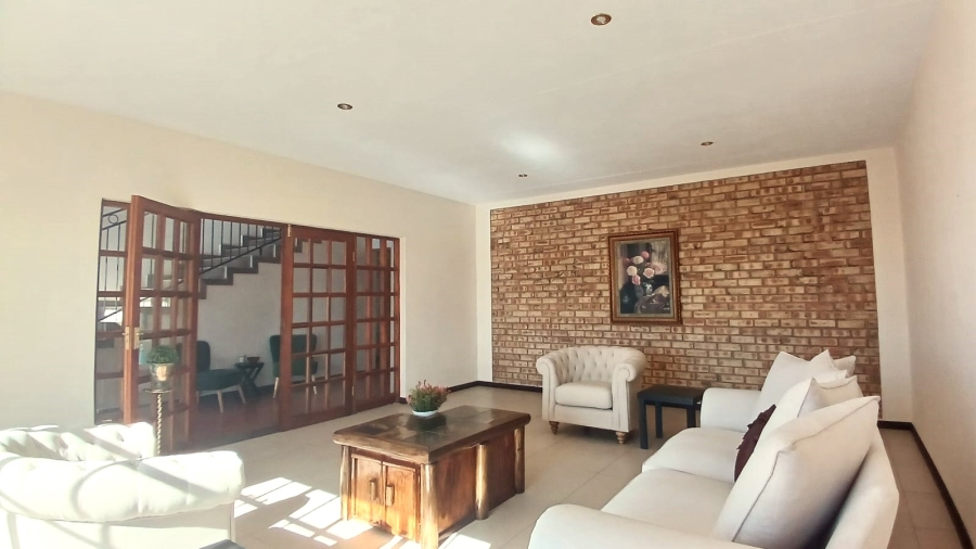 5 Bedroom Property for Sale in Golf Park Gauteng