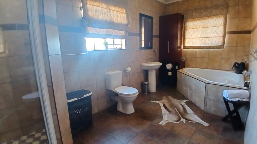 5 Bedroom Property for Sale in Golf Park Gauteng