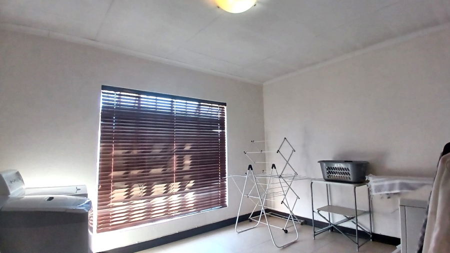 5 Bedroom Property for Sale in Golf Park Gauteng