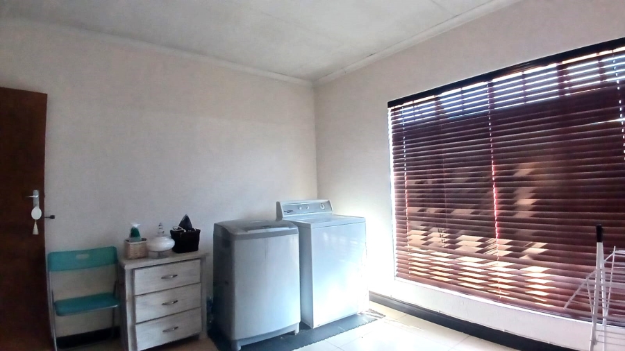 5 Bedroom Property for Sale in Golf Park Gauteng