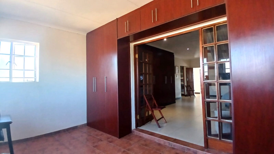 5 Bedroom Property for Sale in Golf Park Gauteng