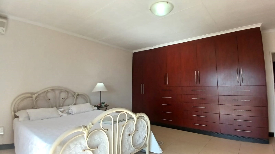 5 Bedroom Property for Sale in Golf Park Gauteng