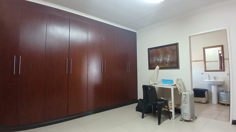 5 Bedroom Property for Sale in Golf Park Gauteng