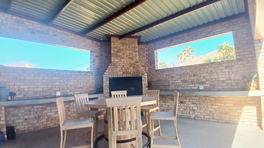 5 Bedroom Property for Sale in Golf Park Gauteng