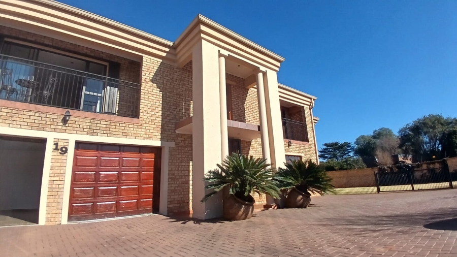 5 Bedroom Property for Sale in Golf Park Gauteng