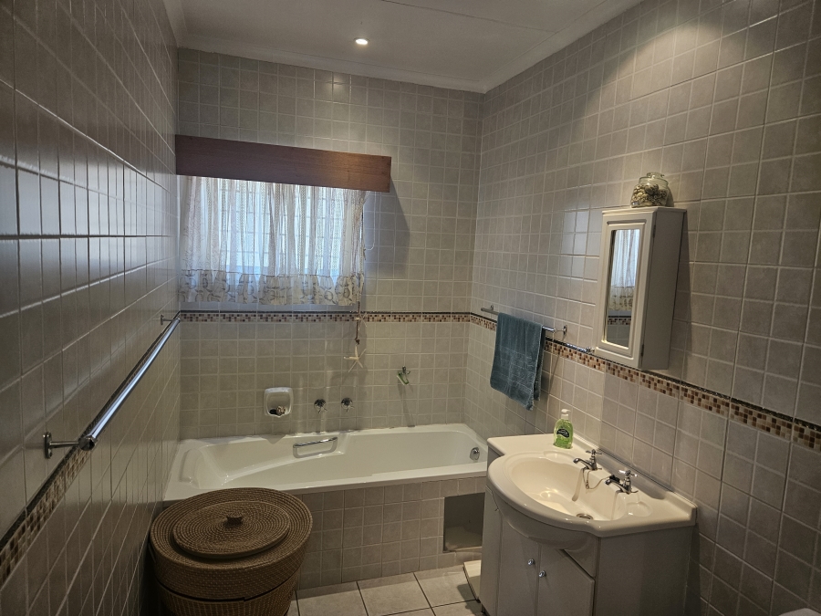Commercial Property for Sale in Magalieskruin Gauteng