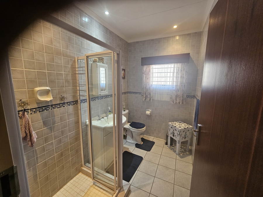 Commercial Property for Sale in Magalieskruin Gauteng