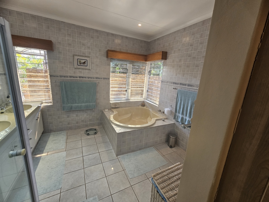 Commercial Property for Sale in Magalieskruin Gauteng
