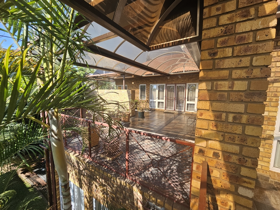 Commercial Property for Sale in Magalieskruin Gauteng