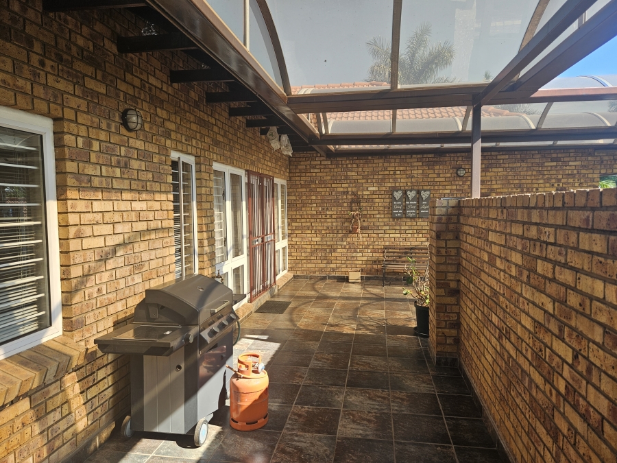 Commercial Property for Sale in Magalieskruin Gauteng