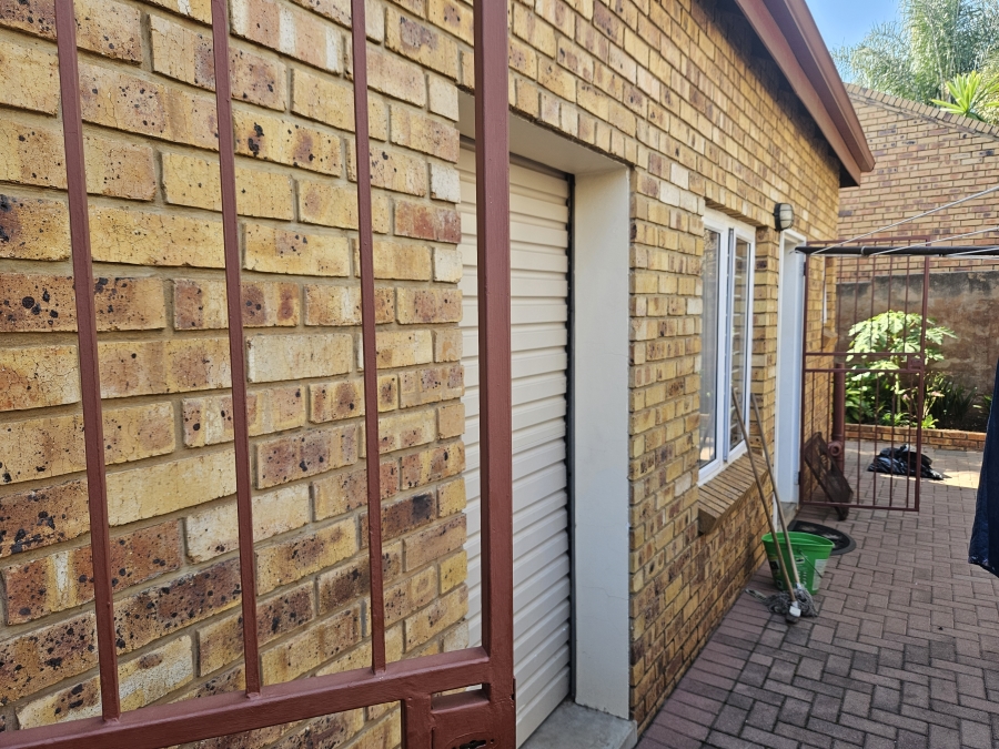 Commercial Property for Sale in Magalieskruin Gauteng