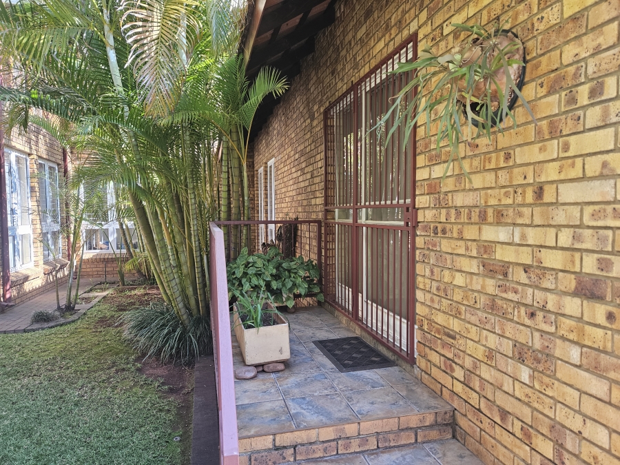 Commercial Property for Sale in Magalieskruin Gauteng