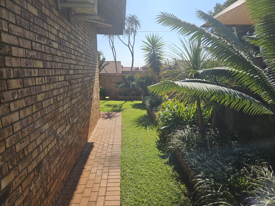 Commercial Property for Sale in Magalieskruin Gauteng