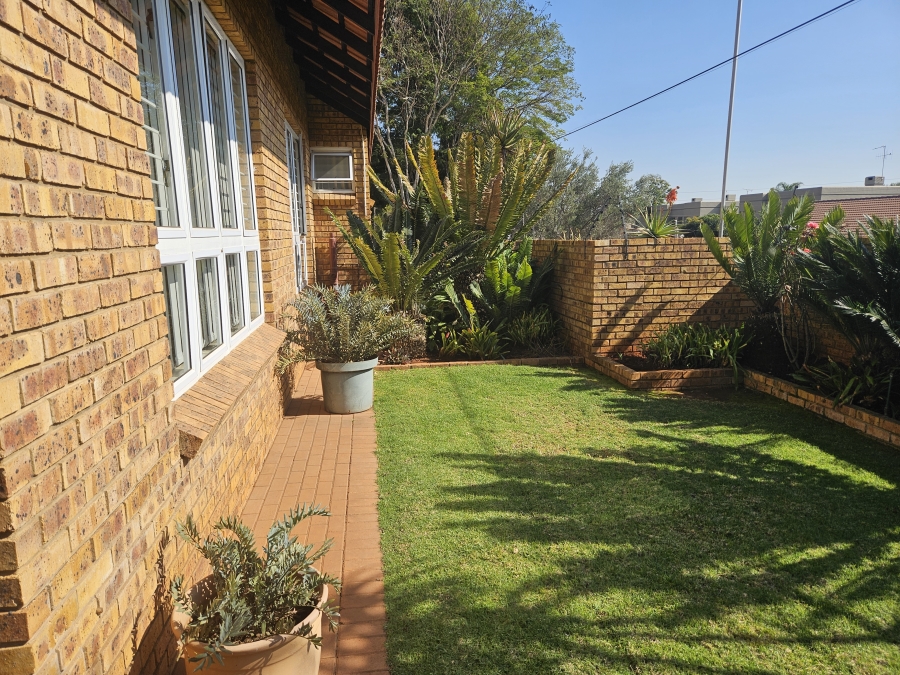 Commercial Property for Sale in Magalieskruin Gauteng