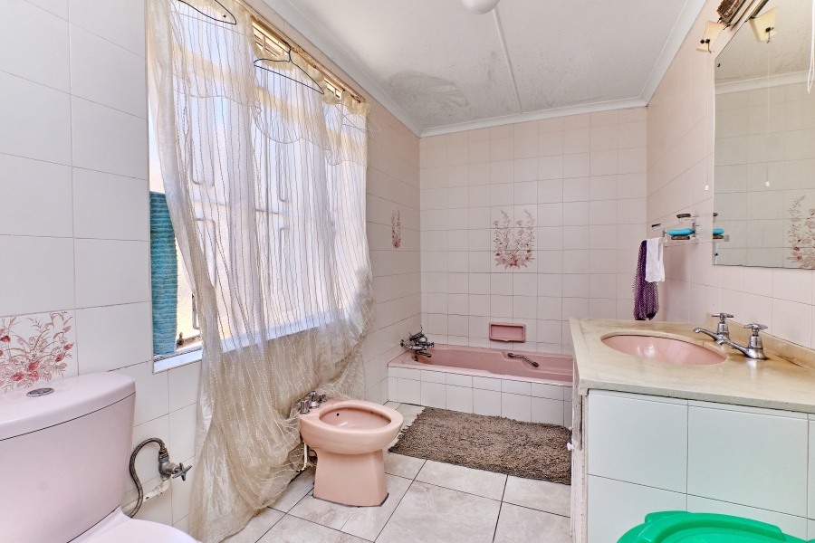 5 Bedroom Property for Sale in Observatory Gauteng